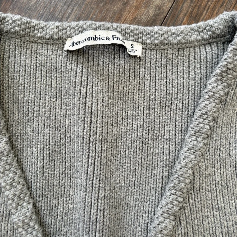 Abercrombie & Fitch The A&F Mara Button-Up Sweater Vest - Picture 3 of 4